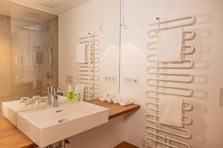 Bathroom 2, Luxus-Apartments direkt am Attersee, Vöcklabruck