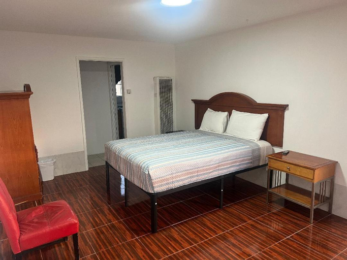 Bedroom 4, Silver Sands Motel, Ventura