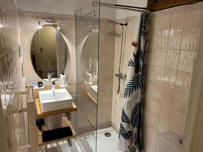 Bathroom 3, Chambres d'Hotes - Le Pin des Arches, Alpes-de-Haute-Provence