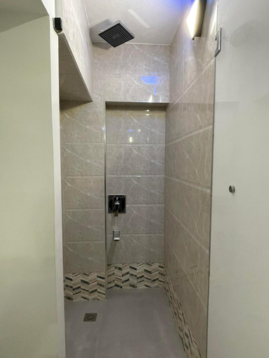 Bathroom 2, Bmax Spacepods, Lapu-Lapu City