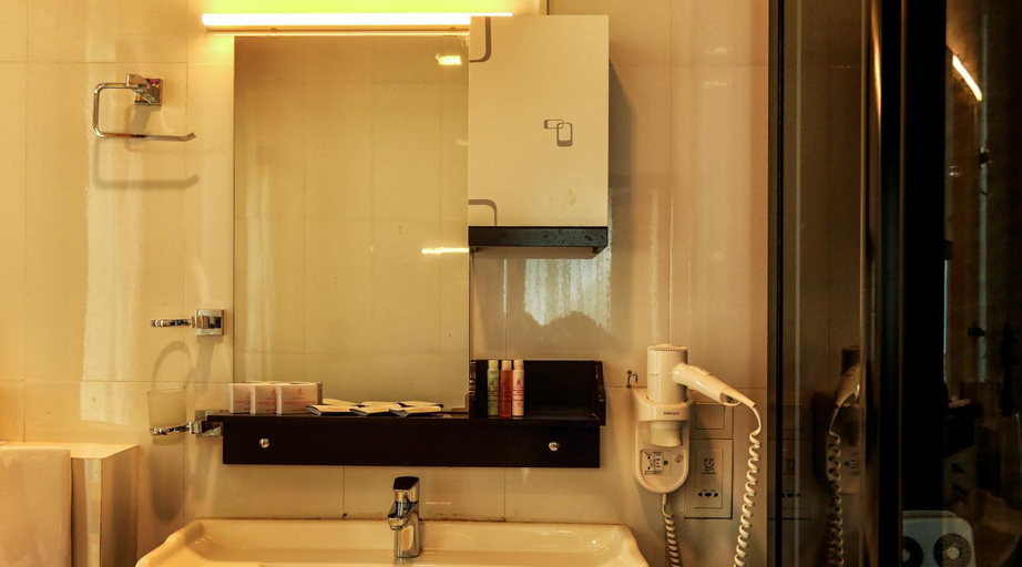 Bathroom 5, Oak Ray Serene Garden Hotel, K.F.G. & G. Korale