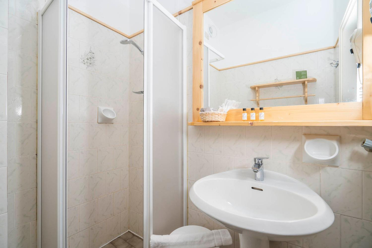 Bathroom 3, Hotel Al Sasso di Stria, Belluno