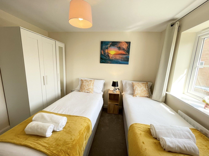 Bedroom 1, Karuna House, Norfolk