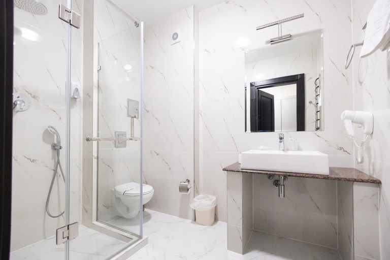 Bathroom 3, Elena Spa Resort, Nadvirnians'kyi