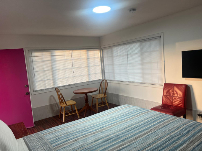 Bedroom 2, Silver Sands Motel, Ventura