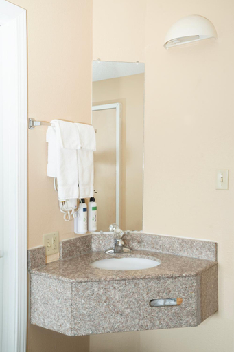 Bathroom 4, Guest Inn Pigeon Forge, Sevier