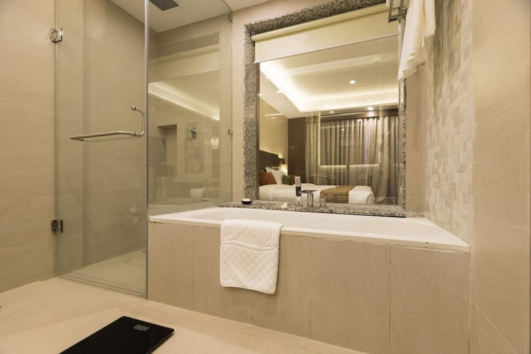 Bathroom 5, Mountain Glory Forest Resort & Spa, Gandaki