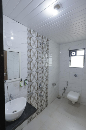 Bathroom 3, Hotel Green Exotica, Satara