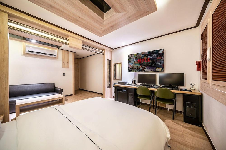Bedroom 2, Suwon City Hall Station JW, Suwon