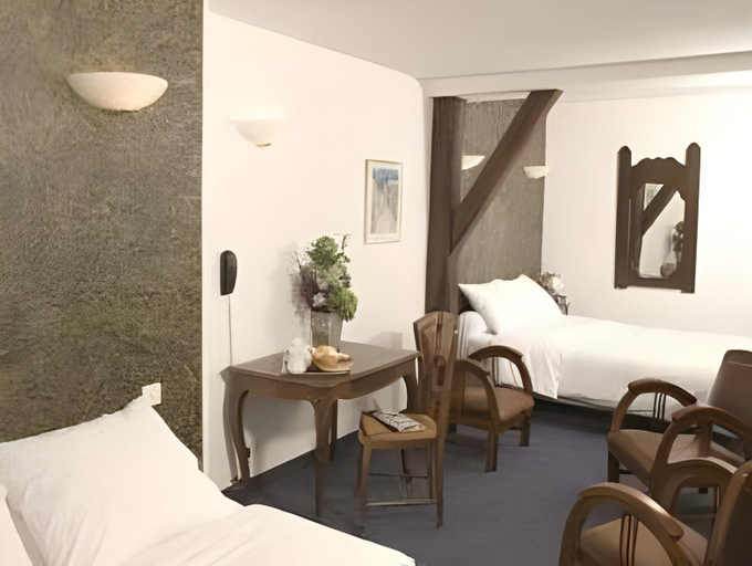 Bedroom 2, Hotel du Pot d'Etain, Marne