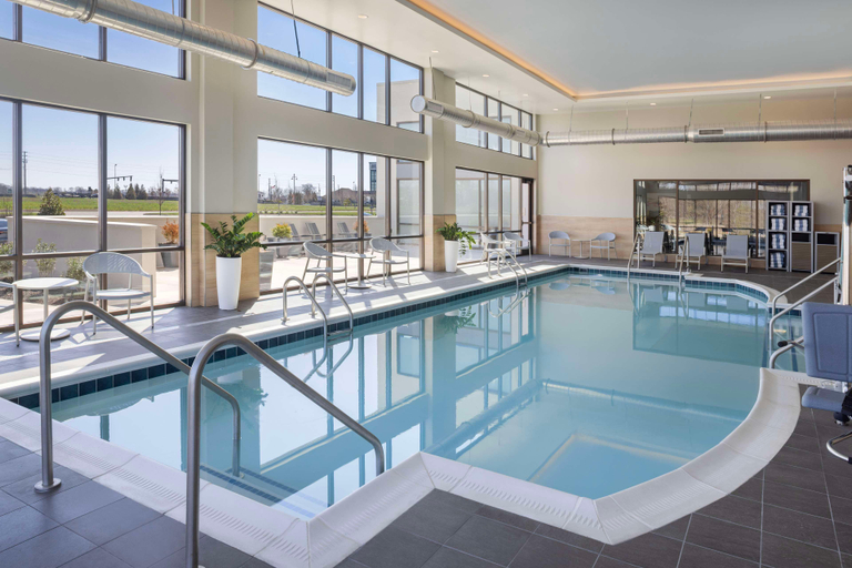 Sport & Beauty 2, Embassy Suites By Hilton Bowling Green, Warren