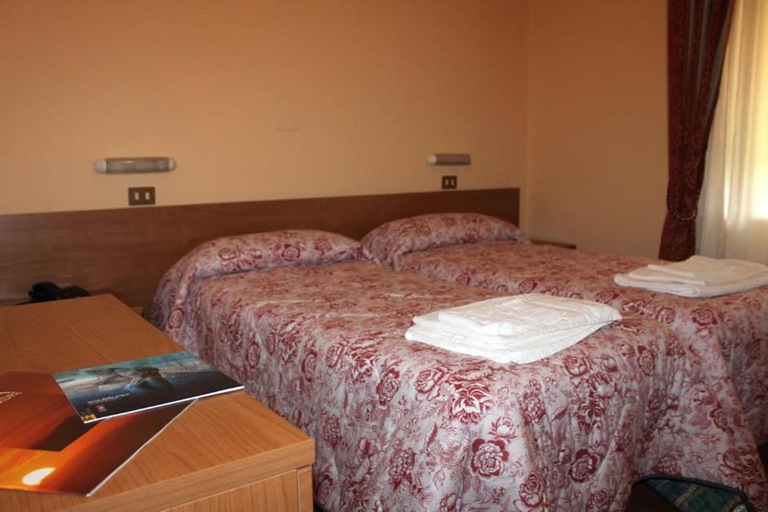 Bedroom 2, Hotel Adriana, Siena