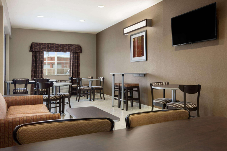 Public Area 2, Microtel Inn & Suites by Wyndham Kenedy/Karnes City, Karnes