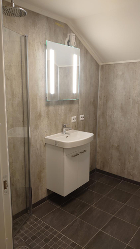 Bathroom 2, Hanne North Guest Studios, Skjervøy