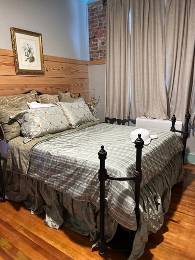 Bedroom 2, Chipley's Squareview Inn, Leake