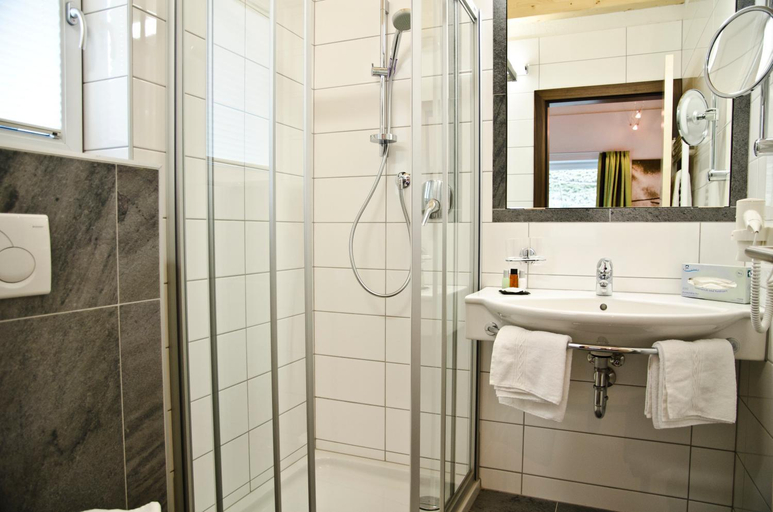 Bathroom 4, Hotel Tannenhof, Landeck