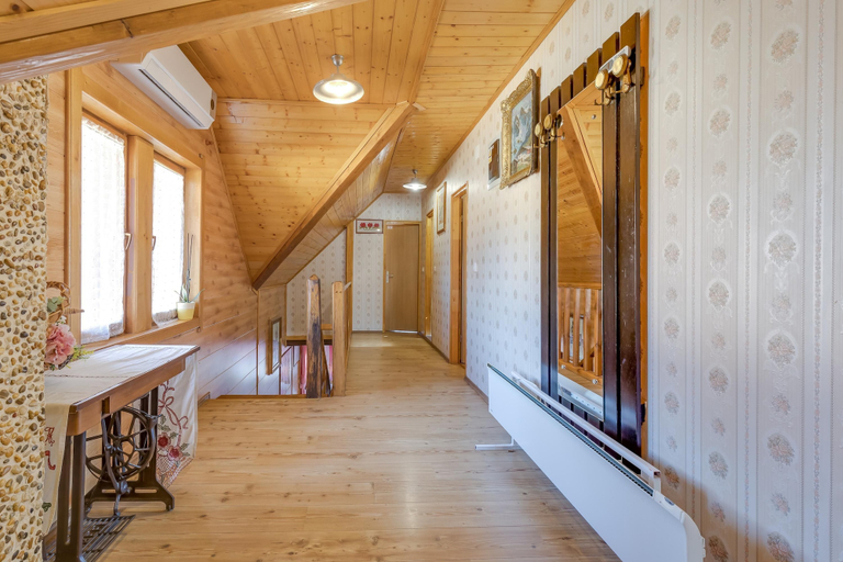 Room 5, Rustic Cottage With Heated Pool, Kravarsko