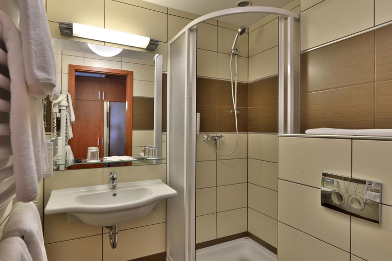 Bathroom 4, Hotel City Inn, Budapesti