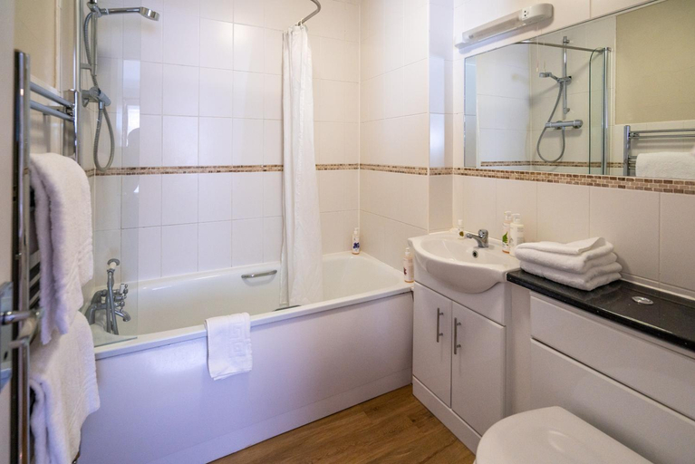Bathroom 3, Avon Causeway Hotel, Dorset