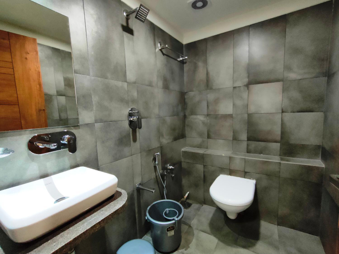 Bathroom 3, Hotel Kinara, Ahmadabad