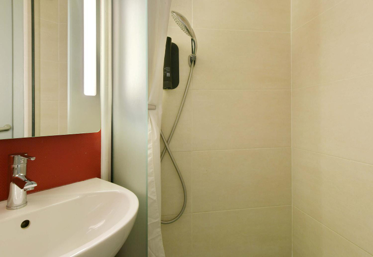 Bathroom 4, B&B HOTEL Le Mans Nord 1, Sarthe