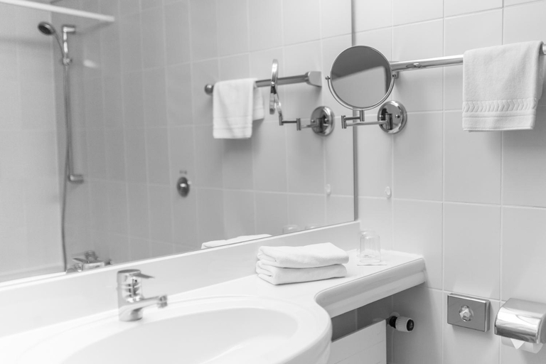 Bathroom 4, Luther-Hotel Wittenberg, Wittenberg