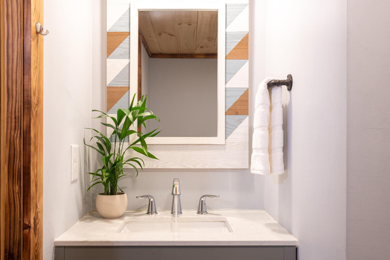 Bathroom 4, Mad River Lodge, Washington
