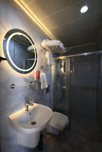 Bathroom 5, Hotel New House, Fatih