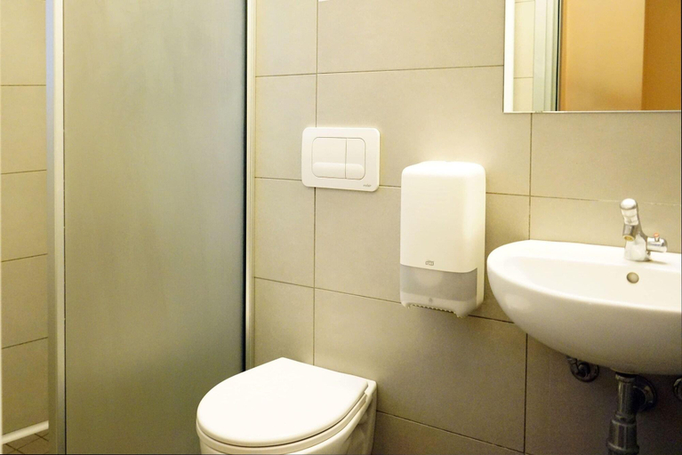 Bathroom 4, Ostello Aig Piero Rotta, Milano