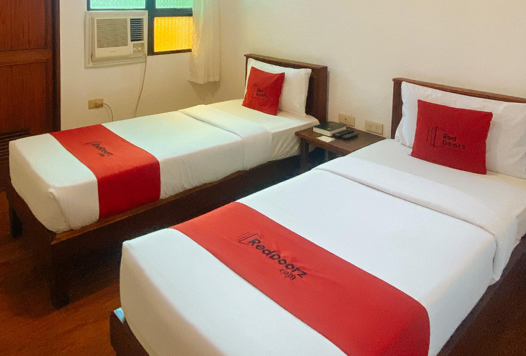 Bedroom, RedDoorz Plus @ Balai Sofia Bed & Breakfast, Talisay