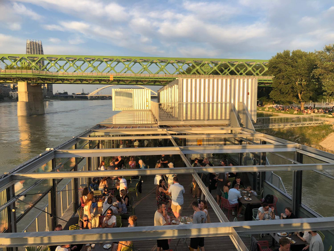 Food & Drinks 3, Sundeck botel - party boat, Bratislava V