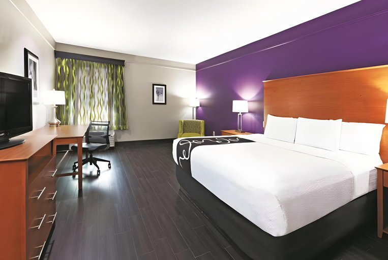 Bedroom 3, Palacio Royale Inn Signature, Houston