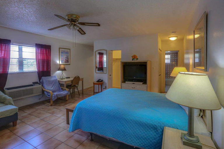 Bedroom 3, Richard's Motel Studio, Broward