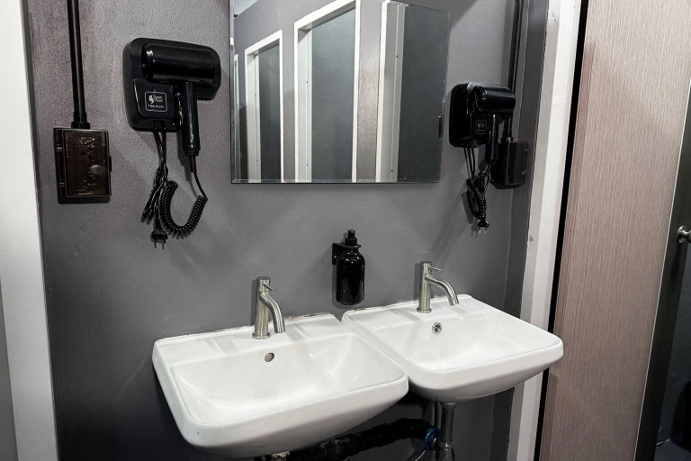 Bathroom 5, Lanna Loft Hostel, Muang Chiang Mai