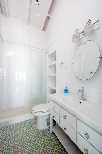 Bathroom, Palm Bluff 2 Bedroom Cottage