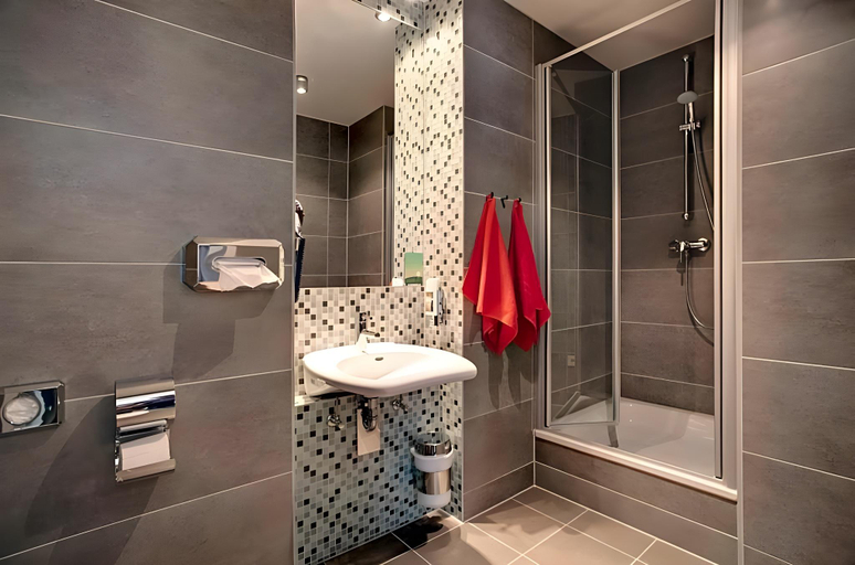 Bathroom 4, MEININGER Hotel Berlin Mitte, Berlin