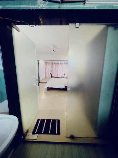 Bathroom 4, The Heart of Heaven, Pune