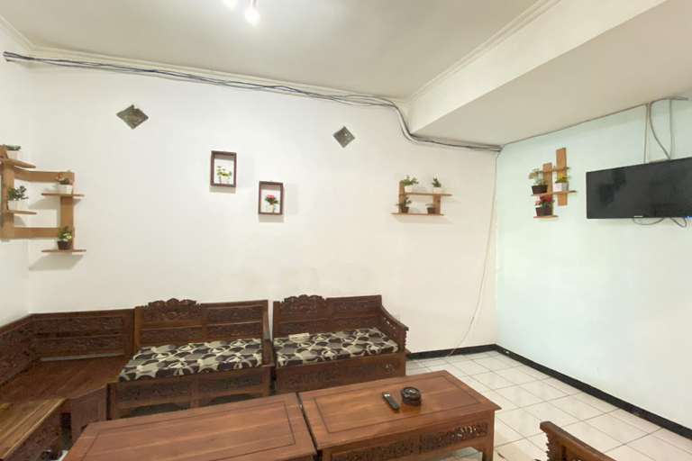 Public Area 3, Hotel Bintang Mitra RedDoorz, Malang