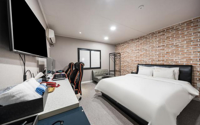 Bedroom 3, Gunsan Hotel May, Gunsan
