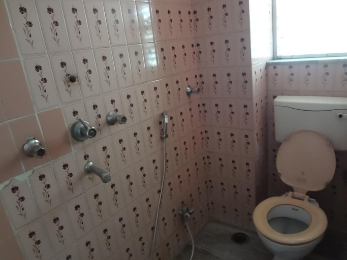 Bathroom 5, Hotel Happy Home, Mumbai City
