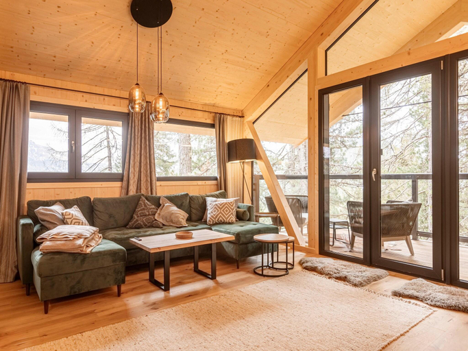 Others 5, Lavish chalet with sauna  hot tub, Murau