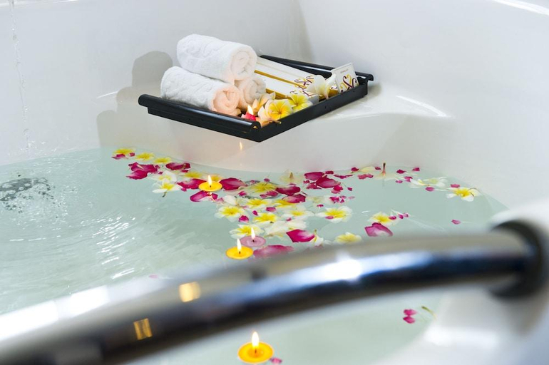 Bathroom 3, Camellia Hue, Huế