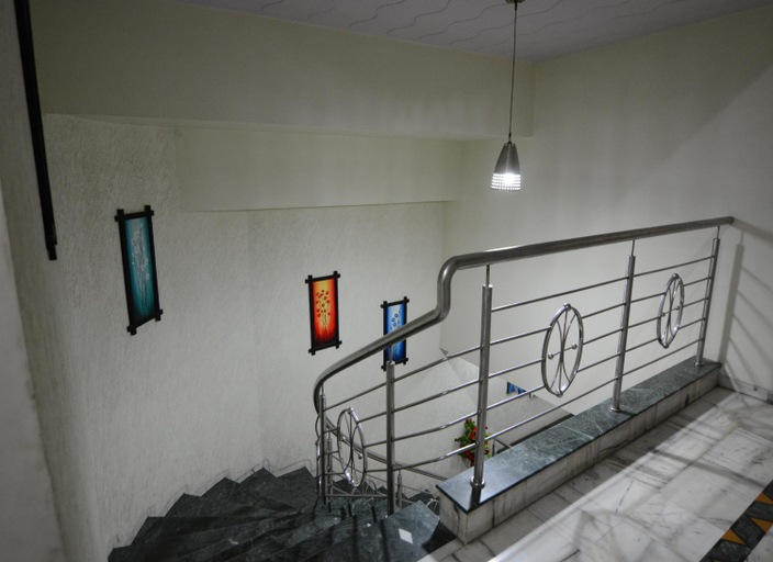 Others 4, Hotel Vrandavan, Nagpur