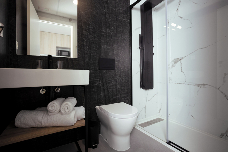 Bathroom 3, Magic Pirates Island Resort, Alicante