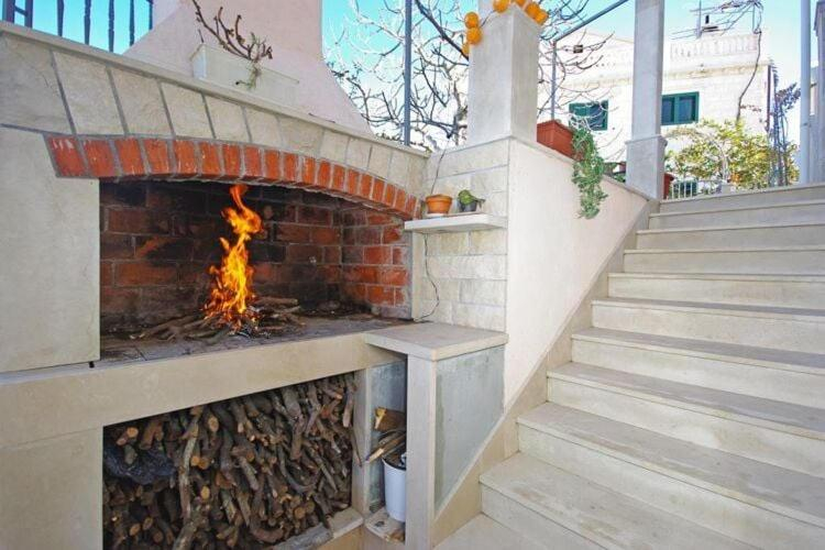 Others 3, Apartments Villa Rose - Economy Studio with Sea View and shared  Terrace A3 crveni, Selca