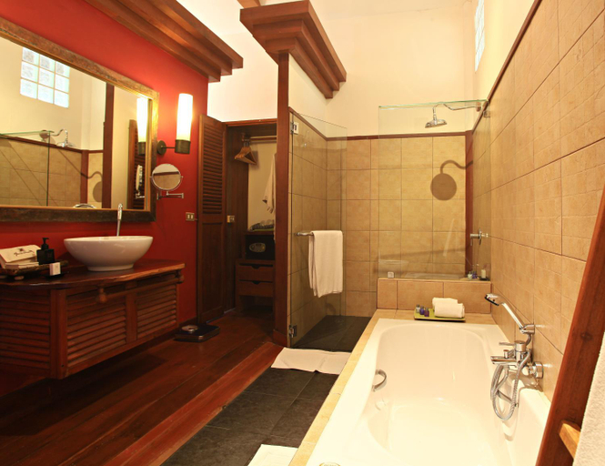 Bathroom 4, Tohsang Heritage Khongjiam, Khong Chiam