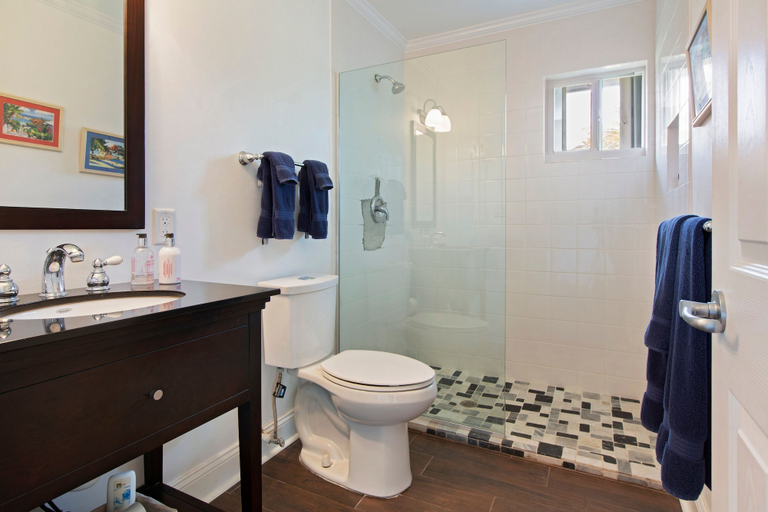 Bathroom 4, Neptune Cove 5 Bedroom Home