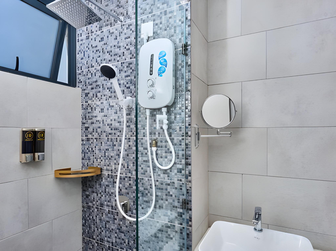 Bathroom 4, The Shore by HF Suites, Kota Kinabalu
