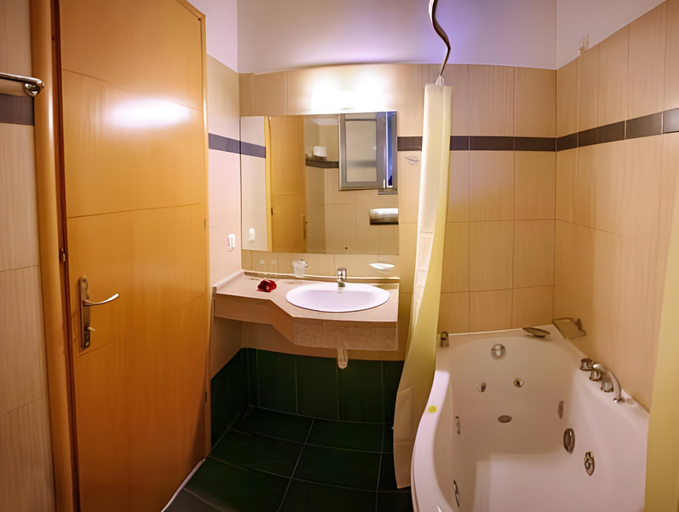 Bathroom 4, Theofilos Classic Hotel, North Aegean