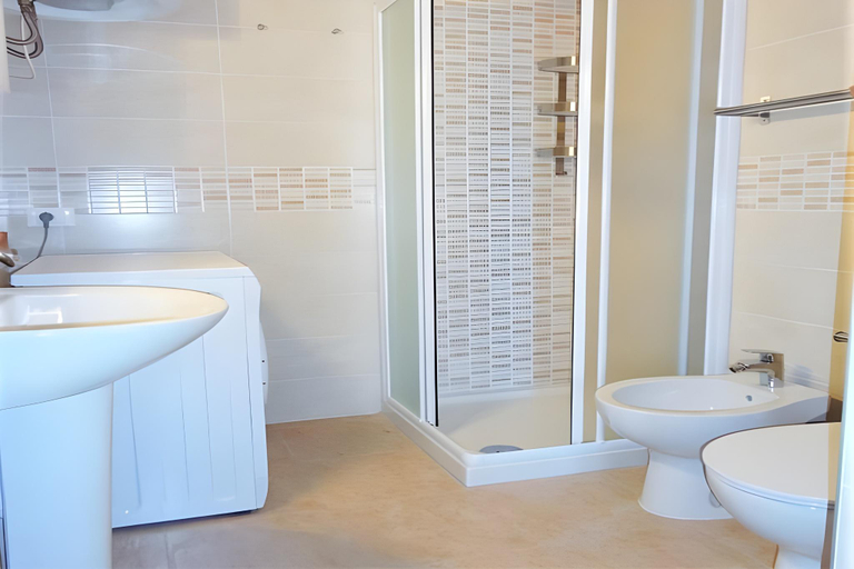 Bathroom, Apartment in Caorle near Spiaggia Tartaruga, Venezia